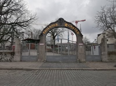Paulaner am Nockherberg Biergarten - Die besten Hendl der Stadt