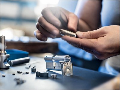 Schlüsseldienst Düsseldorf vollzieht Türöffnungen 24 Stunden lang am Tag