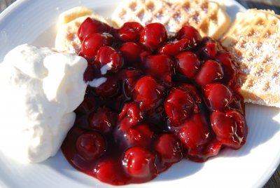 Knusprige Waffeln Rezept - Omas Rezept mit Kirschen